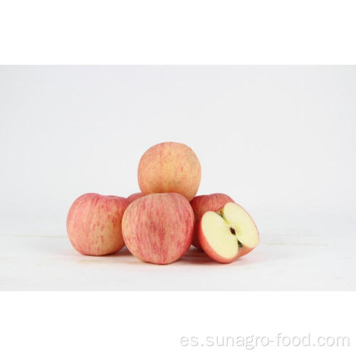 Frescas deliciosas manzanas rojas de Fuji